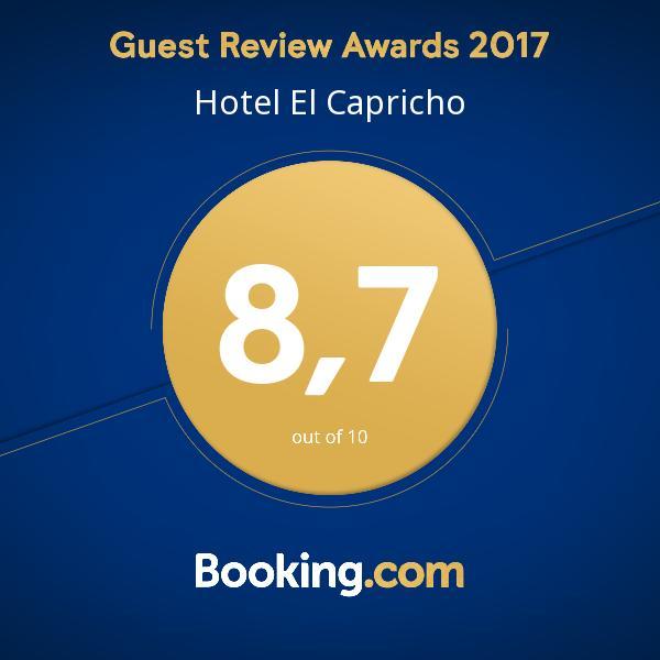 Hotel El Capricho Villanueva del Trabuco Exterior foto